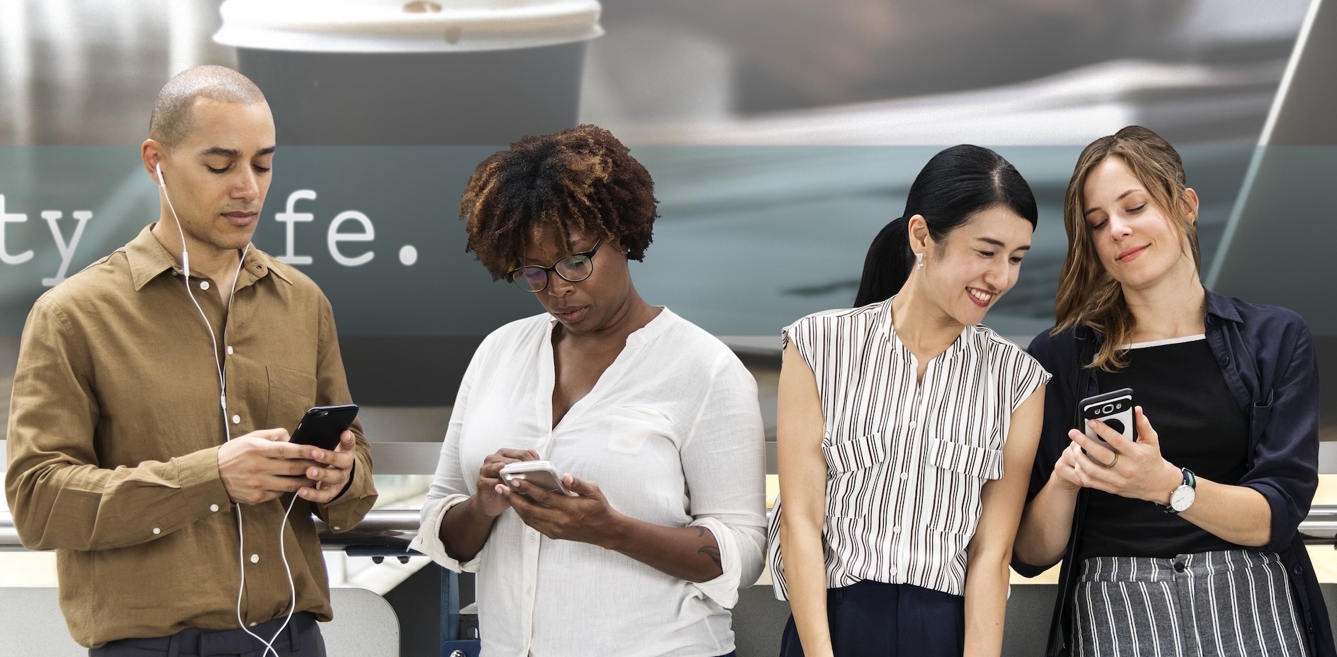 Colleagues look at their mobile phones during the break time in the cafe. Publishers are exploring ways that apps can support their efforts to increase their subscriber numbers. Photo by Rawpixel from FreeRangeStock